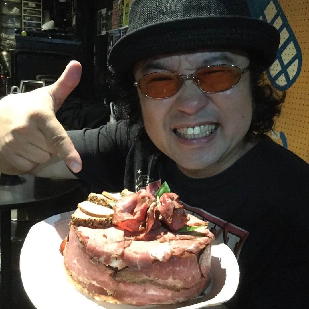 人間椅子さんのインスタグラム写真 - (人間椅子Instagram)「#いい肉の日 #お肉大好き #肉肉 #🍖🥓」11月29日 12時36分 - ningen_isu