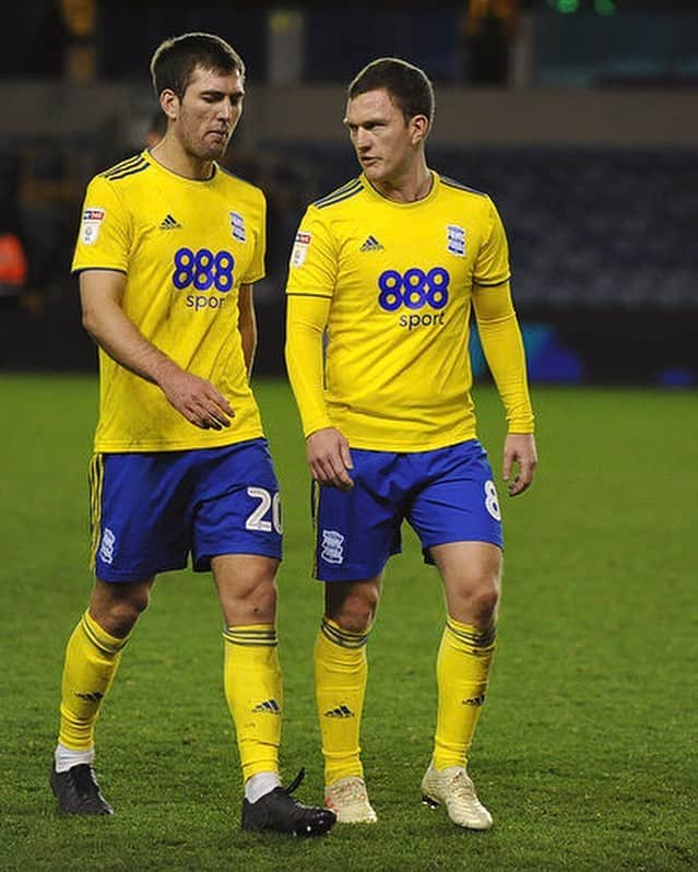 ゲイリー・ガードナーのインスタグラム：「Job done! 3 points 💪🏻 Very proud moment and a dream come true playing with big bro 😀💙 Well done lads! #KRO @bcfcofficial」