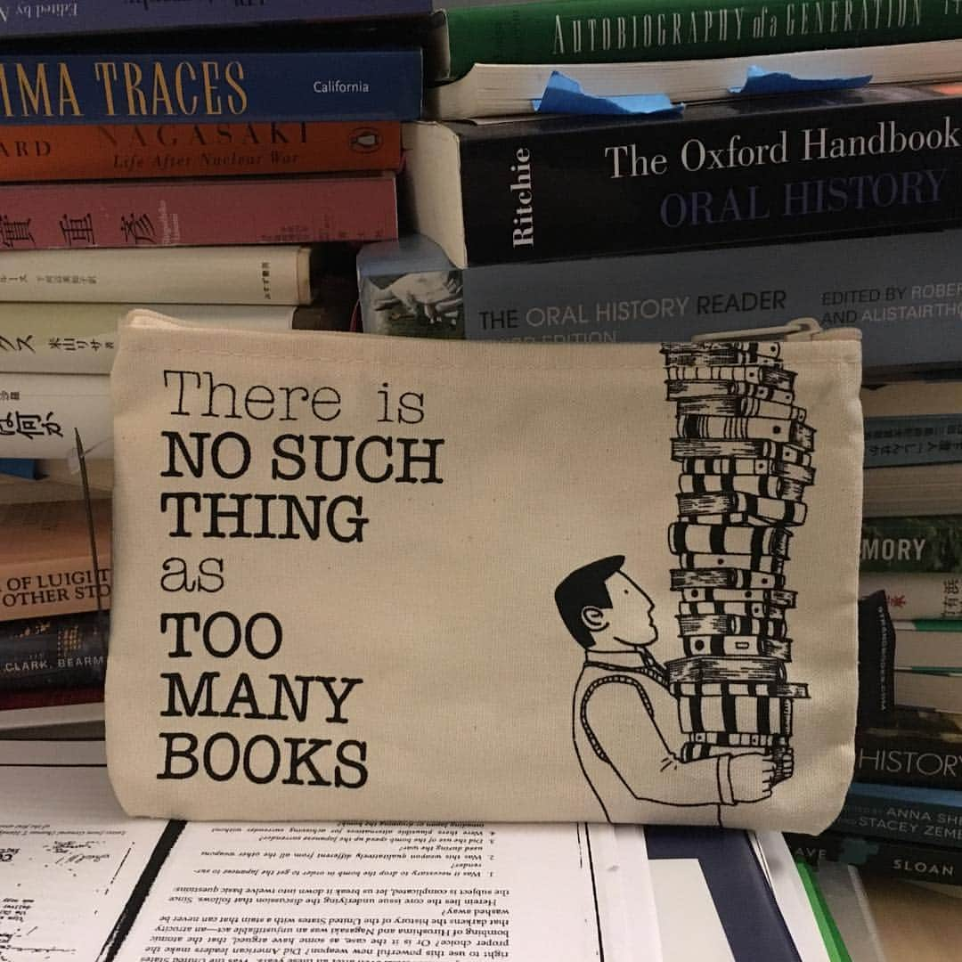 久保田智子さんのインスタグラム写真 - (久保田智子Instagram)「I donated a lot of items to a local thrift-shop to finalize my stay in NewYork. Now everything I have should SPARK JOY, according to #konmarimethod to comfort my sorrow of parting. I will be moving back to Tokyo on December 1st. I have so enjoyed living in NewYork these past three years. I am grateful for having had the chance to meet so many dear friends here. Thank you again for a terrific time. I wish you all the best, and hope to stay in touch!」11月29日 9時19分 - kubota_tomoko