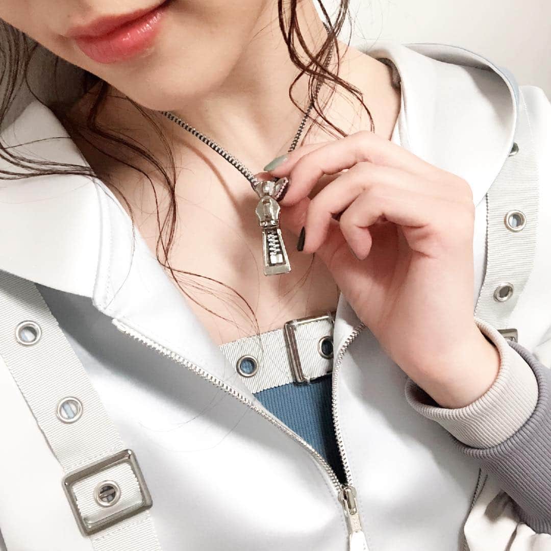 須田亜香里さんのインスタグラム写真 - (須田亜香里Instagram)「ネックレスに注目。激かわ。  #nowayman #akb48 #新衣装 #ベストアーティスト2018」11月29日 20時38分 - akarisuda