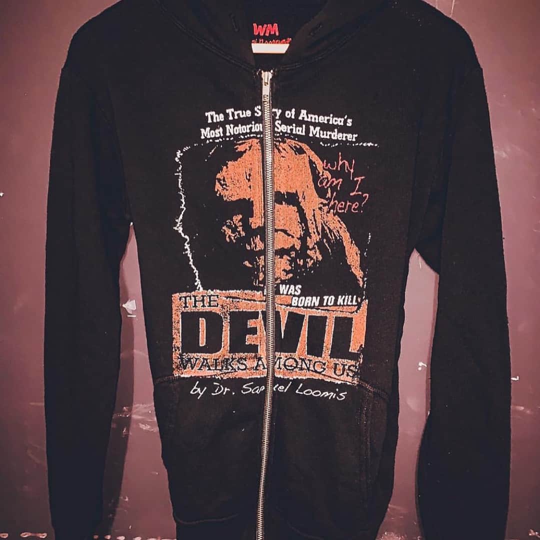 ロブ・ゾンビのインスタグラム：「Get yo The Devil Walks Among Us hoodies now! For fans of Dr. Loomis's bestseller this is a must! Supplies are limited. Go to www.localboogeyman.com now! #robzombie #halloween #michaelmyers #drloomis #zomboogey #localboogeyman」