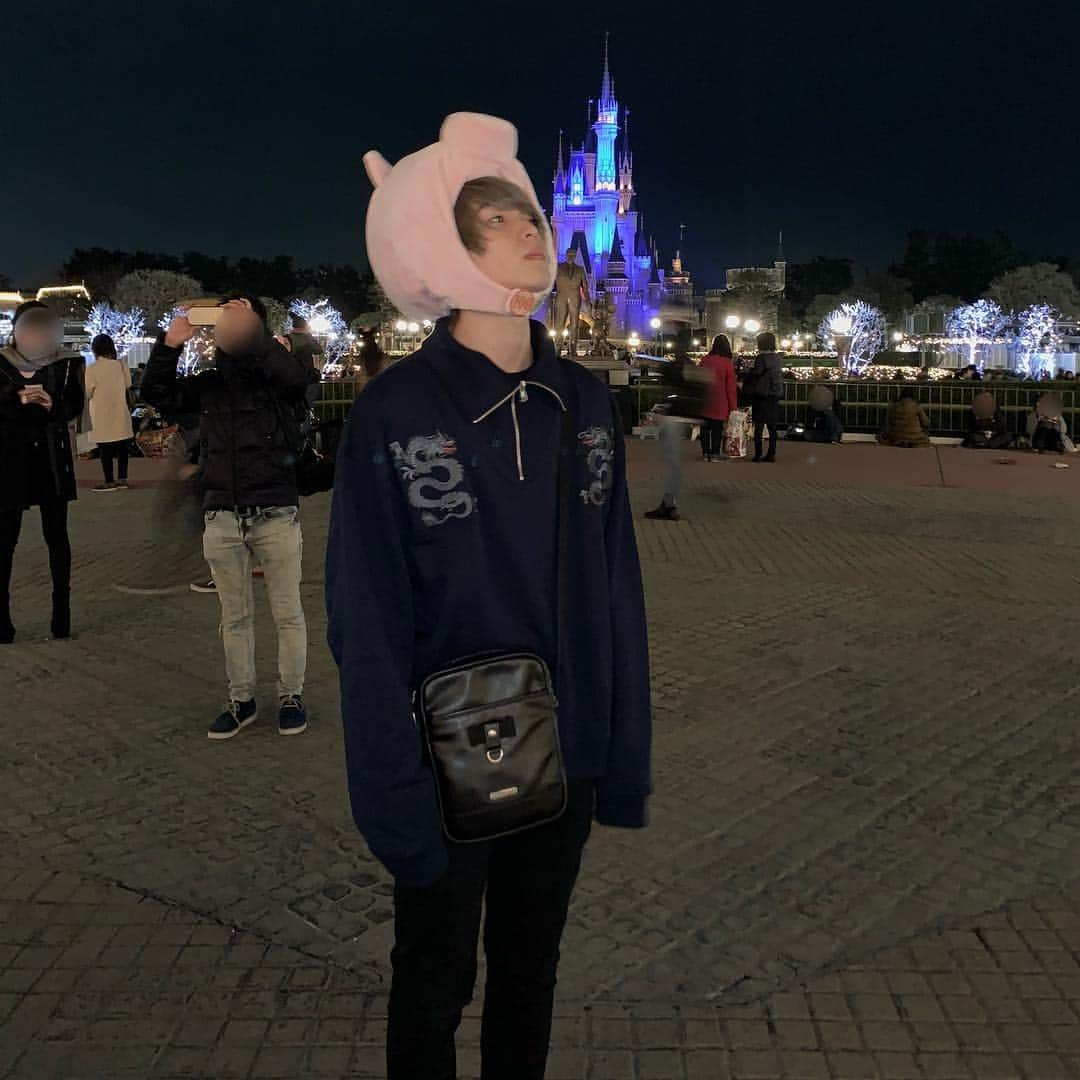 はやしんさんのインスタグラム写真 - (はやしんInstagram)「冬のディズニーは染みるぜ🐭 #disneyland #disney #kenzo #saintlaurent」11月29日 21時07分 - hayashinlaters