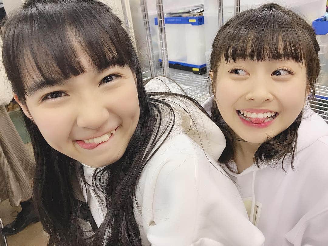 松岡はなのインスタグラム：「☺︎☺︎ すぐベロ出しちゃう👅 #今村麻莉愛  #撮ってくれてるのはビビアンだよ」