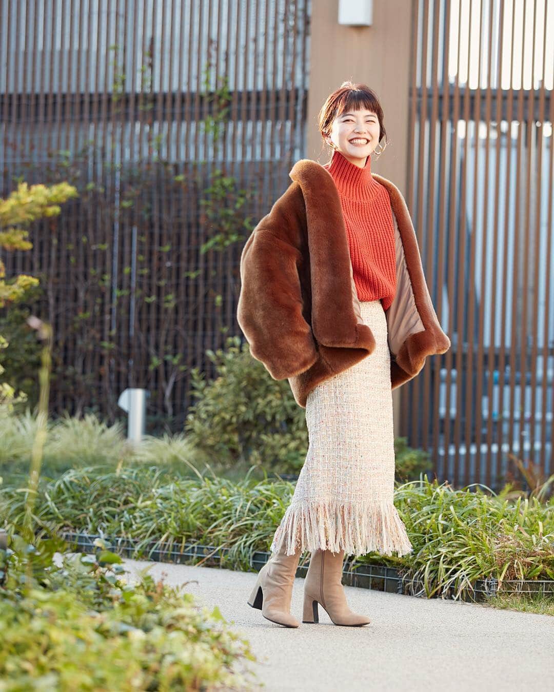 ペリエ千葉さんのインスタグラム写真 - (ペリエ千葉Instagram)「#ペリエ千葉のお洒落なあのひと . 📣4F @ungrid_official 工藤李奈さん（159cm） . --------------------------------------- ペリエ千葉で働くお洒落なスタッフさんを ご紹介します！ --------------------------------------- . Q1.最近買ったものは？ ungridの #ミドル丈ダッフルコート です。 ウールコートは苦手でしたが、これは一目惚れでした！ 長さもわざとオーバーサイズでひざ下にして、 色味も真っ白じゃないので、汚れも目立ちにくく 私にはすごくベストでした！ . Q2. 毎日のコーディネートの決め方を教えてください！ 着たい！！と思うものを決めて、他のitemを合わせていきます✨ . Q3.最近はまっている事を教えてください。 テレビポータルアプリで 今日から俺は！を観ることです。（笑） . ／ 着用アイテムは、店頭にてチェック！ ＼ . @ungrid_official  #ペリエ#千葉#ペリエ千葉 #perie#chiba#periechiba #ungrid#アングリッド #JOYFORME #2018Christmas #自分のゴキゲンは自分で作らなくっちゃ」11月29日 21時56分 - perie_chiba
