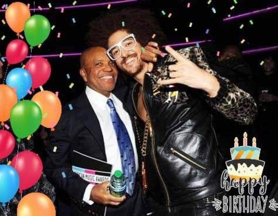 レッドフーのインスタグラム：「Happy Birthday to the best dad in the world. Love ya!」