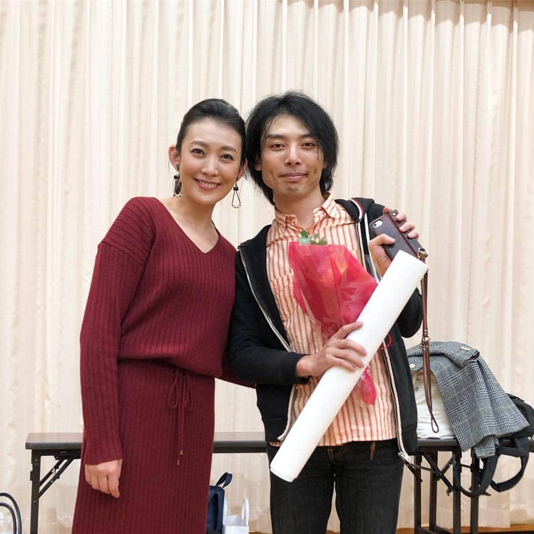田中美里さんのインスタグラム写真 - (田中美里Instagram)「今回の演出してくださった川口大樹さん。 初めて、お芝居でご一緒しました。 私、川口さんの今回の台本が大好きでした！ 素敵な役をありがとうございました。 川口さんの劇団ガラパゴスダイナモスも観に行きたいなぁ  #ガラパゴスダイナモス #演出#川口大樹 さん」11月29日 14時28分 - misatotanaka77