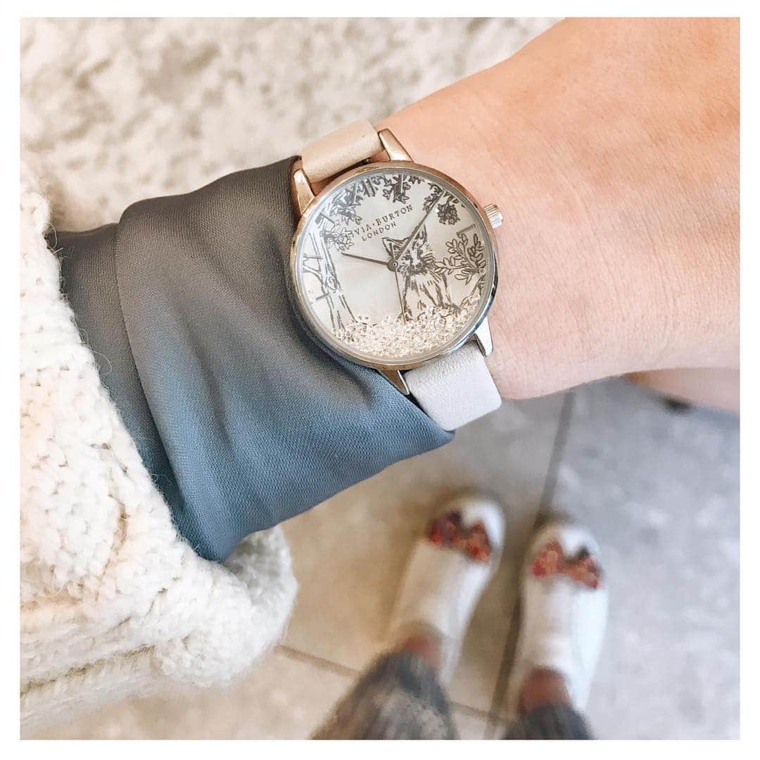 Olivia Burtonさんのインスタグラム写真 - (Olivia BurtonInstagram)「Shake your wrist and watch the snowflakes fall ❄️ Our Arctic Fox Snow Globe watch is just SO adorable! ✨ [🔎 - OB16SG05 or tap to shop before he’s gone forever!] #OliviaBurton #SnowGlobe #GiftIdeas #LimitedEdition」11月29日 16時44分 - oliviaburtonlondon