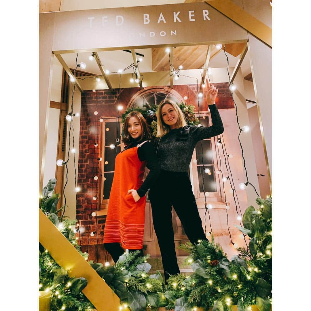 紗綾さんのインスタグラム写真 - (紗綾Instagram)「#TEDBAKERJAPAN 展示会👗👜 可愛いのありすぎて迷った〜♥️ 今日の私服の赤ワンピも#tedbaker よん✨」11月29日 17時29分 - saaya_official_