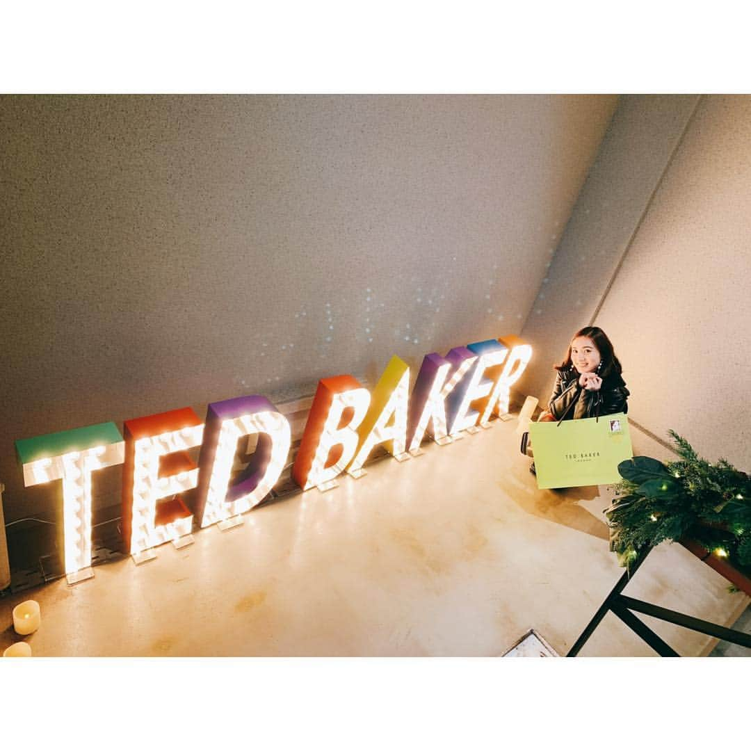 紗綾さんのインスタグラム写真 - (紗綾Instagram)「#TEDBAKERJAPAN 展示会👗👜 可愛いのありすぎて迷った〜♥️ 今日の私服の赤ワンピも#tedbaker よん✨」11月29日 17時29分 - saaya_official_