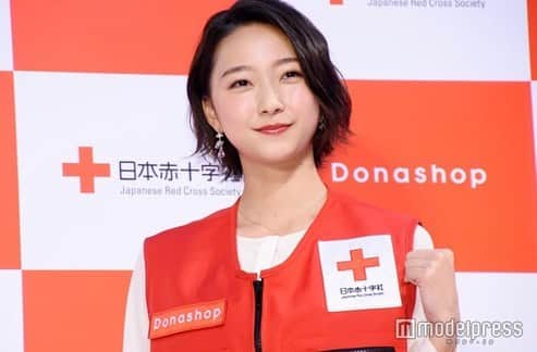 畠山愛理さんのインスタグラム写真 - (畠山愛理Instagram)「今日は日本赤十字社の『Donashopオープニングセレモニー』がKITTE 1Fアトリウムで開催され、私はドネーショップの一日店長を務めさせて頂きました。ドネーショップは、募金で集められたお金がどんな形になって海外で苦しむ人々へ届けられているのか、寄付のカタチをたくさんの方にわかりやすく認識して頂くために開催されました。明日、30日まで、寄付が出来る「ドネーショップ」が、KITTE 1Fアトリウムで開かれています。一人一人の小さな寄付が大きな力となって海外助け合いに繋がります。みなさん是非足を運んで頂けたらと思います。  #日本赤十字社 #donashop #寄付 #海外助け合い #modelpress #畠山愛理」11月29日 19時47分 - airihatakeyama