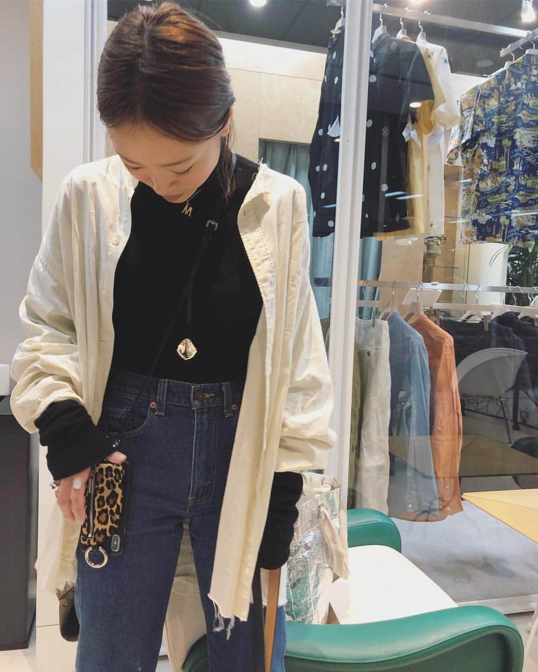 のインスタグラム：「レオパードのiPhoneケース😙🥰❤️ 肩にかけれるのも最高👍🐯 #ajew #iphone #iphoneケース #レオパード」