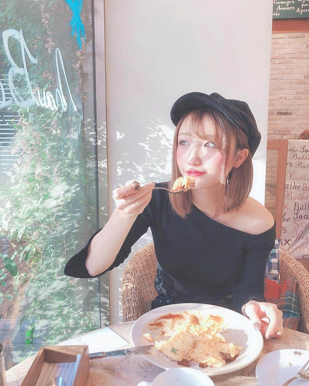 伊藤愛真さんのインスタグラム写真 - (伊藤愛真Instagram)「. 恵比寿にあるカフェ(名前忘れた) . オムライス食べたい欲が おさまらなくて いってきた🥺❤︎ . おいしさ極まりなかった . みんなオムライスすき？」11月29日 19時57分 - __emagram