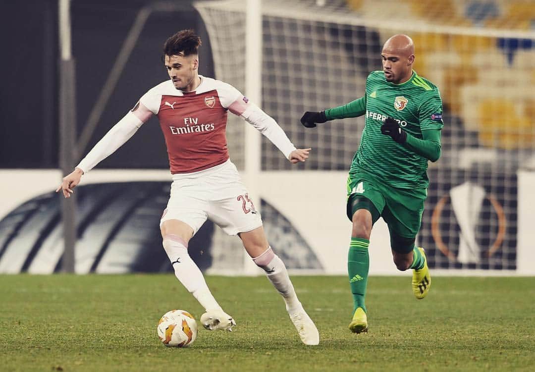 カール・ジェンキンソンのインスタグラム：「Clean sheet and a good win 💪🏼💪🏼 Thanks to the fans who made it to Kiev under difficult circumstances! #coyg #afc #upthearsenal」