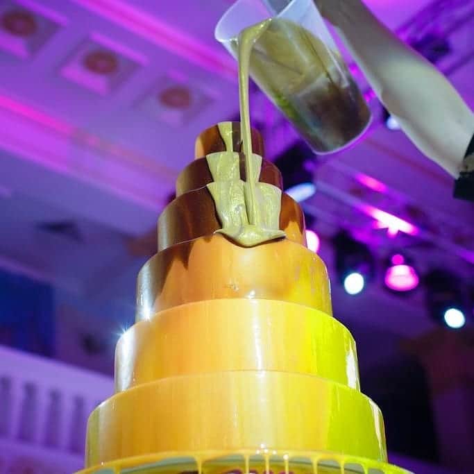 オリガ・ノスコワさんのインスタグラム写真 - (オリガ・ノスコワInstagram)「My cake show on a wonderful holiday🌟  Шоу торт на чудесном мероприятии 🌟. #olganoskova#olganoskovaa#cake#art#artcake#art🎨#artwork#artgallery#desing#artist#ufa#moskow#weddingcake#mirrorcake#mirrorglaze#moscow#food#foodporn#foodblogger#dessert#cooking#masterclass#dessertmasters#pastryart#show#showcake#christmas」11月30日 0時50分 - olganoskovaa
