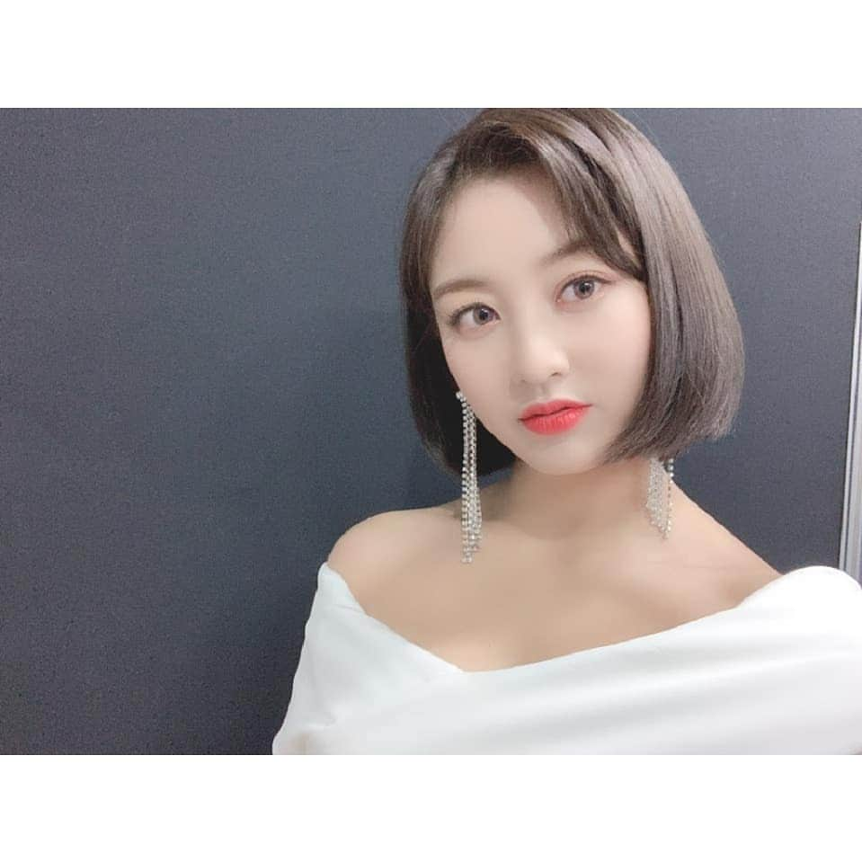 TWICEさんのインスタグラム写真 - (TWICEInstagram)「어제 AAA에서 멋진상들 받게 해줘서 고마워요 앞으로 어떻게든 더 멋진 무대 위의 모습들만 보여줄게요 💜 오늘두 수고했어요! 잘자요🌙」11月30日 0時56分 - twicetagram