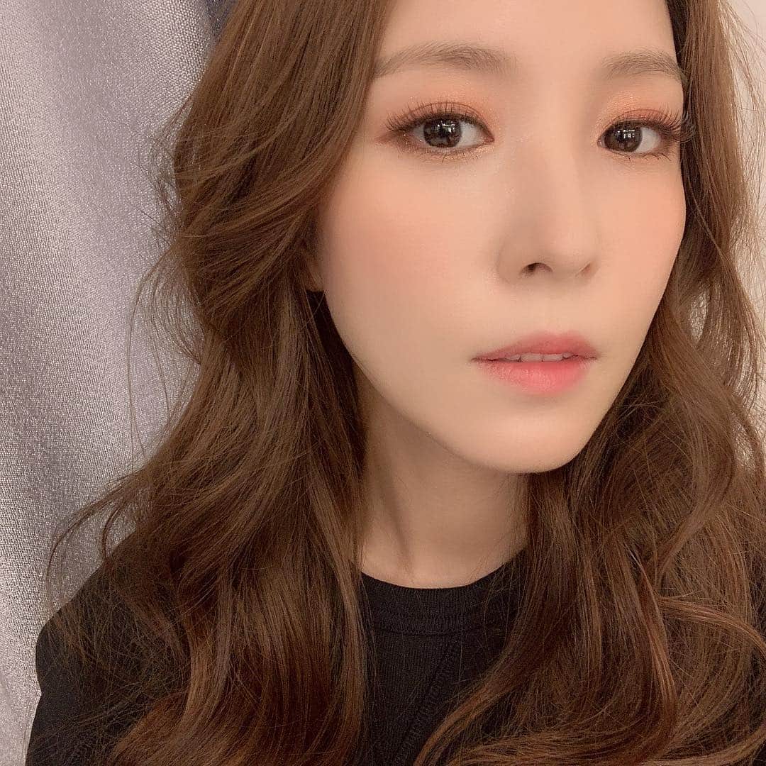 BoAのインスタグラム：「피곤모드 셀카투척 👻」