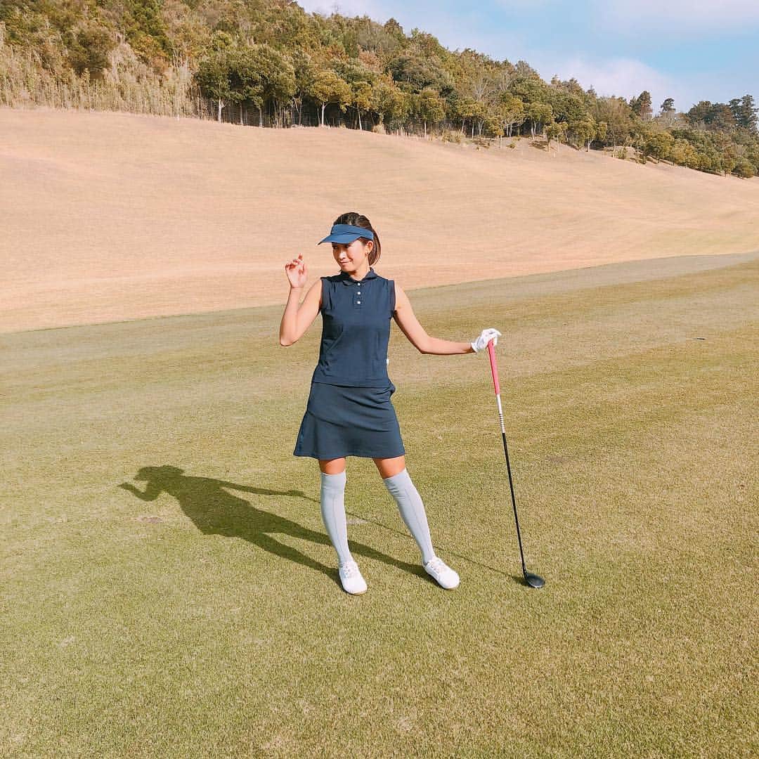 森下千里のインスタグラム：「. 11月でノースリーブになるとは 思わなかったなぁ…🙆‍♀️ . . Fun day. Warm day. . . #golf #ゴルフ #ノースリーブ #コーデ #sdbk」