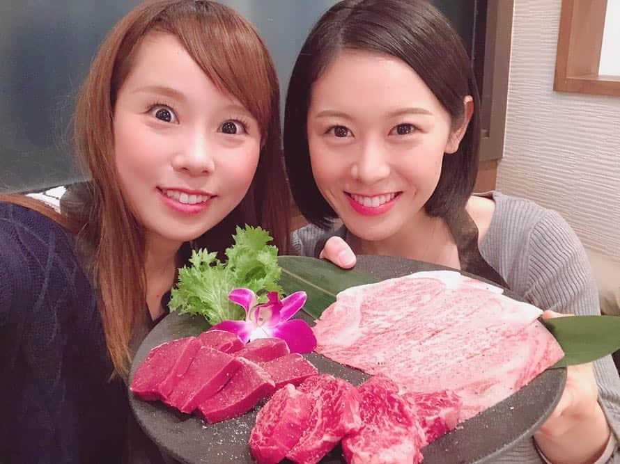 加藤愛さんのインスタグラム写真 - (加藤愛Instagram)「. いい肉(11月29日)の日は焼き肉へ！ . 局は違いますが大好きな先輩💕 明るくて優しいだけじゃなく しっかりしてて頼れるお方😭 . 美味しくて楽しくて幸せが溢れました❤️ . @koba_yakiniku  #いいにくの日 #11月29日#焼肉 #シメは動画です笑 #テレビ金沢#馬場ももこ#アナウンサー #石川テレビ#加藤愛」11月30日 12時33分 - kitkatoai