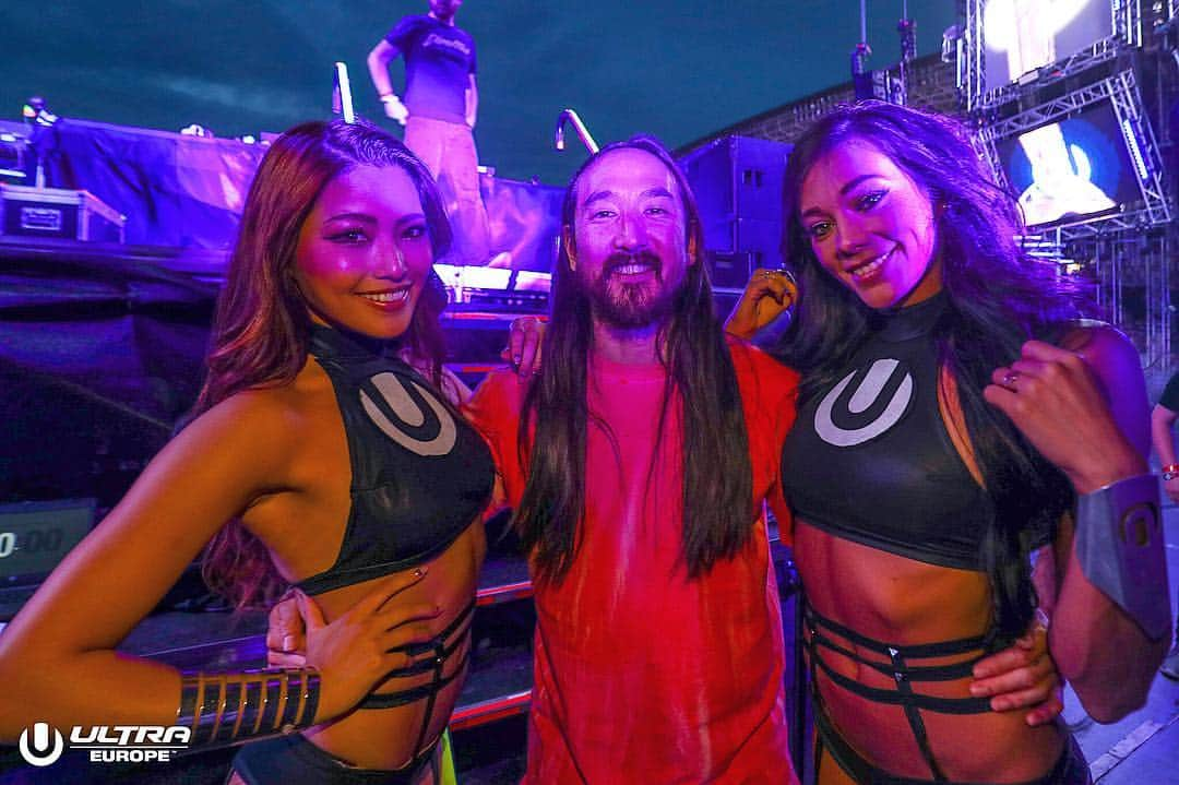 MIKAさんのインスタグラム写真 - (MIKAInstagram)「HBD @steveaoki 🎂🎉 お誕生日おめでとう🎈 今年のクロアチアの時の写真 by @rudgrcom 📸🇭🇷 #cakeme #steveaoki #ultraangels #tb #to #ultraeurope #croatia #split #mainstage #ultramikat #festival #tourlife #ダンサー」11月30日 14時39分 - cjd_mika