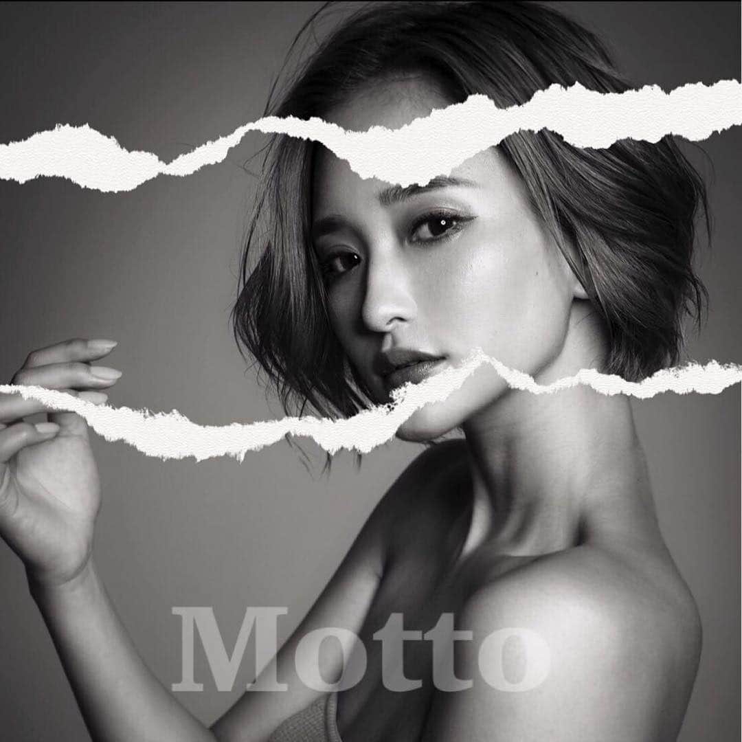 のインスタグラム：「一 ついに明日12月1日オープン 一 @motto_daikanyama  Motto 代官山店🌿 代官山駅から歩いて2分の所にあるよ🏠 ． 私がモデルをさせてもらった 親友のサロンなのですごく嬉しいっ❕🧖🏻‍♀️💓 ． ＤＭから予約受付中みたい📱 女性も男性もOKのサロンだよ❕ DM👉🏻 @motto_daikanyama ． 【新規のお客様限定 オープンキャンペーン】 キャンペーン期間 12/1〜12/29 ㅤ ⚫︎全身脱毛 （顔.VIO込み）10,000円 → 5,000円 ㅤ ⚫︎フェイシャル ［美肌小顔スペシャルコース・シミシワコース・ ニキビ専門コース］ 15,000円→10,000円 ㅤ ⚫︎ホワイトニング 4,500円→3,500円 ※インスタストーリー投稿で キャンペーン適応になります。［他のSNS可］ ． かなのMottoの1番オススメメニューは 女性も男性も脱毛❕🎶 かなが今までやったことのある脱毛の中でも とてもとても効果を感じたの😳 世界最速の脱毛なので 全身が30分くらいで終わっちゃうんだよ🥰 男性にはお髭脱毛もとてもオススメです🧔🏻 ． 他にもホワイトニング、小顔矯正、 美容鍼、カッピング、光豊胸… たくさんあるよ😇 みんなにもぜひ行ってみてほしいな💓 かなも早く行きたい😘 ． #motto_beauty #motto_daikanyama #cyberjapan #cyberjapandancers」