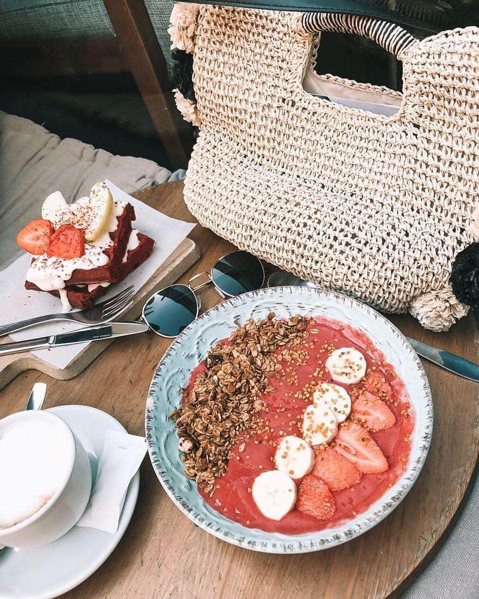 Top Dog Photoのインスタグラム：「TOP Barcelona 🥘 @alsurcafe 📷 por @charlenematser •  #topbarcelonaresto Visita la galería de nuestro artista destacado para conocerlo y darle cariño !! Look at the featured gallery to share the L❤️VE #communityfirst」