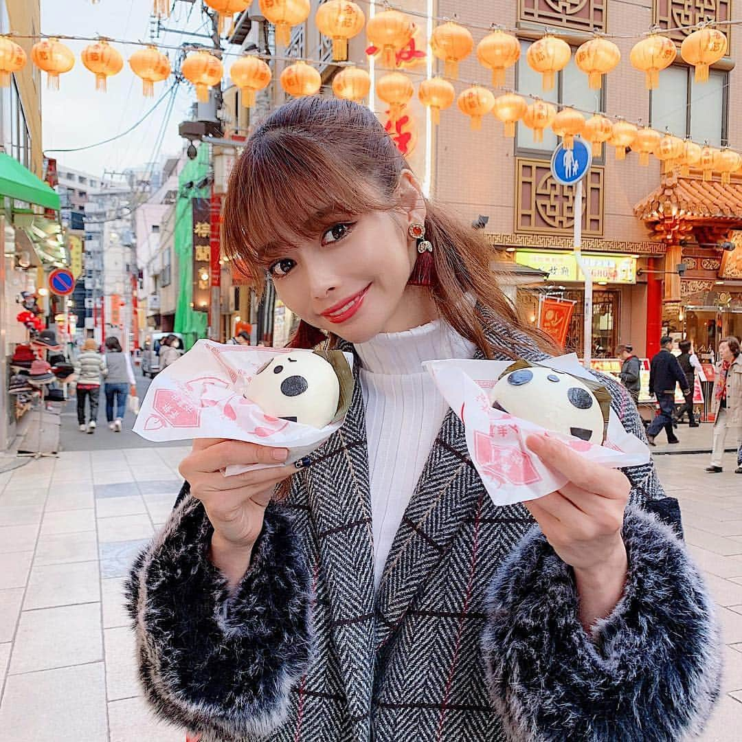 得あゆさんのインスタグラム写真 - (得あゆInstagram)「パンダまん🐼❤️👉🏻 ・ 横浜中華街でみつけた可愛い肉まん❤️ いろんな味があったよ！ 私はチョコレートマン🍫にした❤️ ・ ・ ・ ・ ・ ・ #パンダ#おやつ#デザート#チョコレート#横浜中華街#グルメ#食べ歩き#中華#横浜#散歩#旅#女子旅#友達#カップル#家族#デート#ダイエット#カメラ女子#インスタ映え##desert#panda#chocolate#china#chinatown#gourmet#diet#dinner#healthy#date#walking」11月30日 19時21分 - tokuayu819