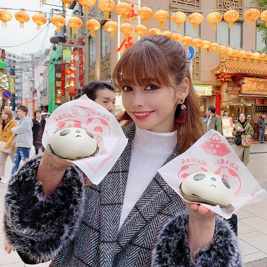 得あゆさんのインスタグラム写真 - (得あゆInstagram)「パンダまん🐼❤️👉🏻 ・ 横浜中華街でみつけた可愛い肉まん❤️ いろんな味があったよ！ 私はチョコレートマン🍫にした❤️ ・ ・ ・ ・ ・ ・ #パンダ#おやつ#デザート#チョコレート#横浜中華街#グルメ#食べ歩き#中華#横浜#散歩#旅#女子旅#友達#カップル#家族#デート#ダイエット#カメラ女子#インスタ映え##desert#panda#chocolate#china#chinatown#gourmet#diet#dinner#healthy#date#walking」11月30日 19時21分 - tokuayu819