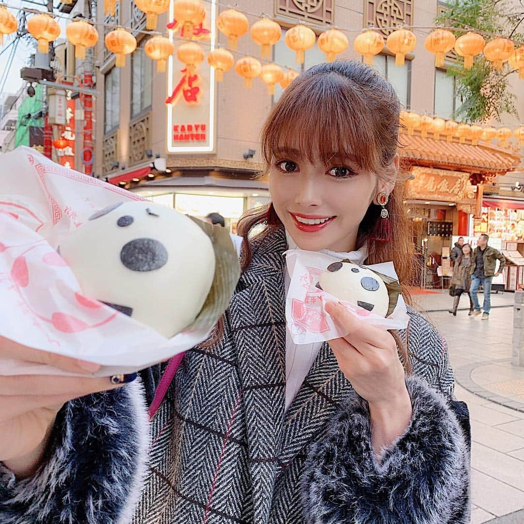 得あゆさんのインスタグラム写真 - (得あゆInstagram)「パンダまん🐼❤️👉🏻 ・ 横浜中華街でみつけた可愛い肉まん❤️ いろんな味があったよ！ 私はチョコレートマン🍫にした❤️ ・ ・ ・ ・ ・ ・ #パンダ#おやつ#デザート#チョコレート#横浜中華街#グルメ#食べ歩き#中華#横浜#散歩#旅#女子旅#友達#カップル#家族#デート#ダイエット#カメラ女子#インスタ映え##desert#panda#chocolate#china#chinatown#gourmet#diet#dinner#healthy#date#walking」11月30日 19時21分 - tokuayu819