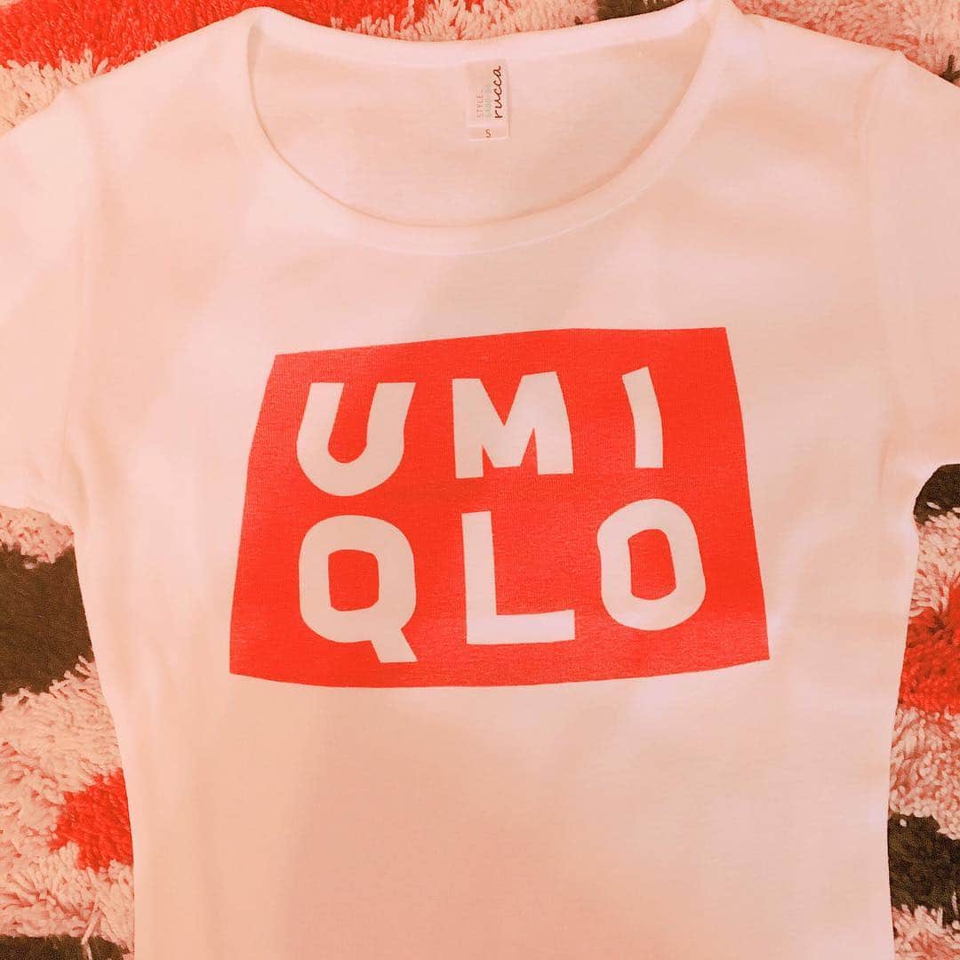 榎本麗美さんのインスタグラム写真 - (榎本麗美Instagram)「✴︎ 1番好きな漫画は『GANTZ』で、 奥浩哉さんの描く女の子が大好きすぎるのですが、今回のパピコも超絶かわいい♡♡ので、 パピコの着ている 「UMIQLO Tシャツ」を買ってしまったー！笑 さて、どこで着るんだ、私。 そして秀逸なのが、既に文字が歪んでいる！！！ #GIGANT #ギガント #奥浩哉  #パピコ #ギガスタ #漫画 #コミック #GANTZ #最近Twitterの方が先に載せています」11月30日 19時58分 - enomotoremi