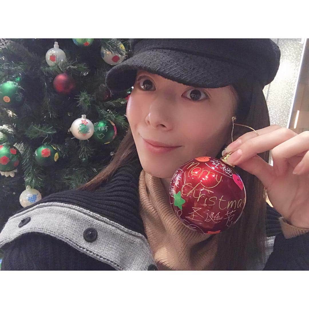 丸尾歩さんのインスタグラム写真 - (丸尾歩Instagram)「オーナメントにXmas🎄あと、願いを書いた🥰 良い日を過ごせますように✨✨✨ * * 我写制作了圣诞树🎄的装饰品🥰💕 我写下了我的愿望哦 是相信愿望会实现💕 * * * #圣诞节 #圣诞树#万事如意 #健康 #一切顺利 #不忘初心 christmas #xmas #サンタ #イルミネーション #Illumination #光 #ツリー #プレゼント #イベント #happy #快乐 #恋人 #愛 #ケーキ #ワクワク #サプライズ #japan #日本 #東京 #tokyo #japanesegirl #love #instagood #instalove」11月30日 19時59分 - ayumi.maruo