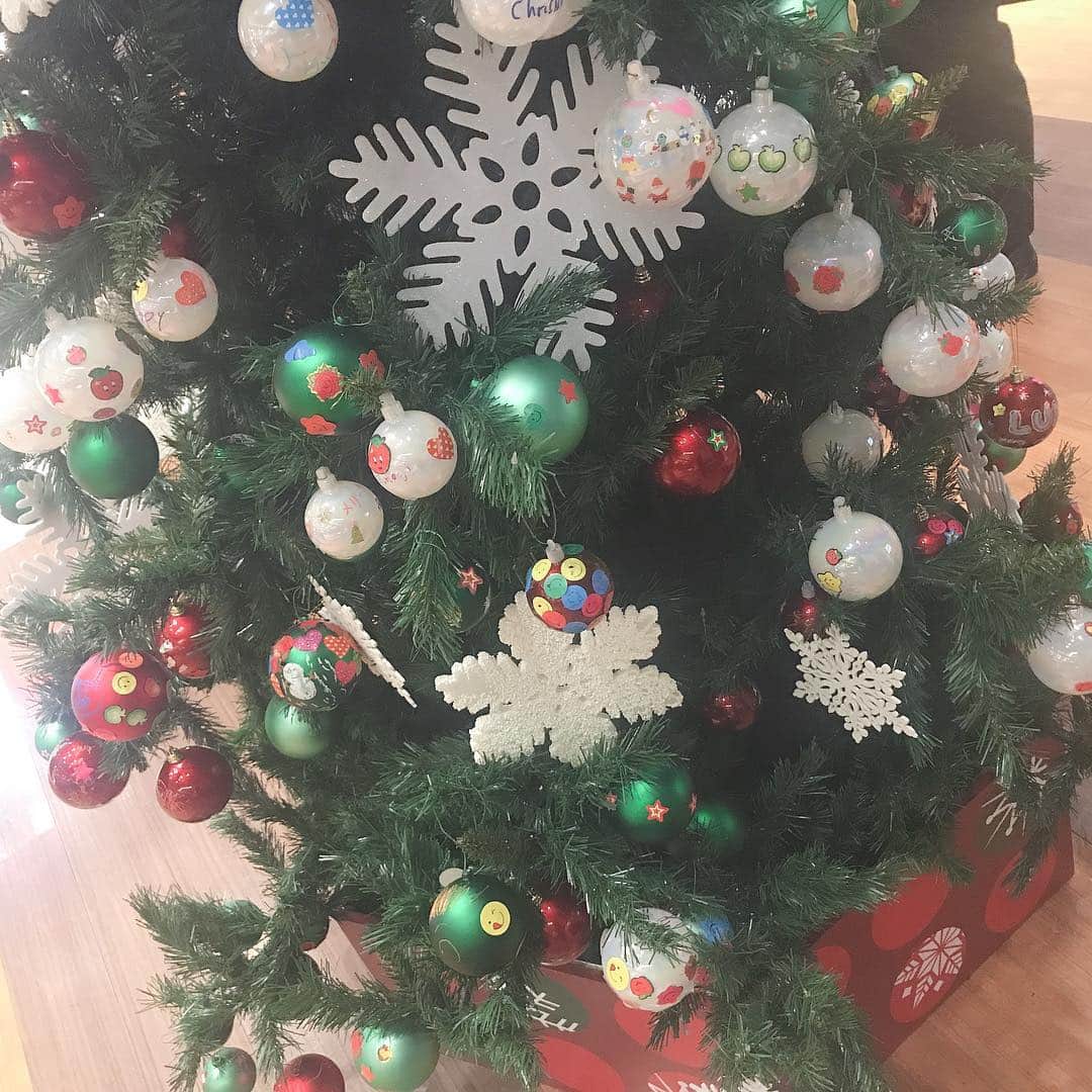 丸尾歩さんのインスタグラム写真 - (丸尾歩Instagram)「オーナメントにXmas🎄あと、願いを書いた🥰 良い日を過ごせますように✨✨✨ * * 我写制作了圣诞树🎄的装饰品🥰💕 我写下了我的愿望哦 是相信愿望会实现💕 * * * #圣诞节 #圣诞树#万事如意 #健康 #一切顺利 #不忘初心 christmas #xmas #サンタ #イルミネーション #Illumination #光 #ツリー #プレゼント #イベント #happy #快乐 #恋人 #愛 #ケーキ #ワクワク #サプライズ #japan #日本 #東京 #tokyo #japanesegirl #love #instagood #instalove」11月30日 19時59分 - ayumi.maruo