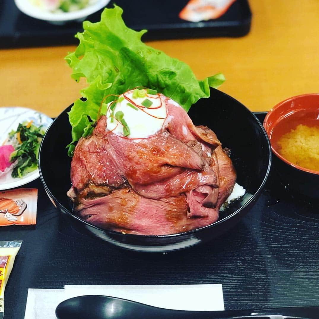 汰木康也さんのインスタグラム写真 - (汰木康也Instagram)「先日は栗くんが焼肉に連れて行ってくれました。 山形はどこへ行っても本当に美味しいものばかり😋  天皇杯に向けて最高の準備していきます！！ 最近食べたものも一緒に。  #栗山会 #meatmeet #来週は中村会  #モンテディオ山形  #みちのくダービー」11月30日 20時42分 - koya_yuruki