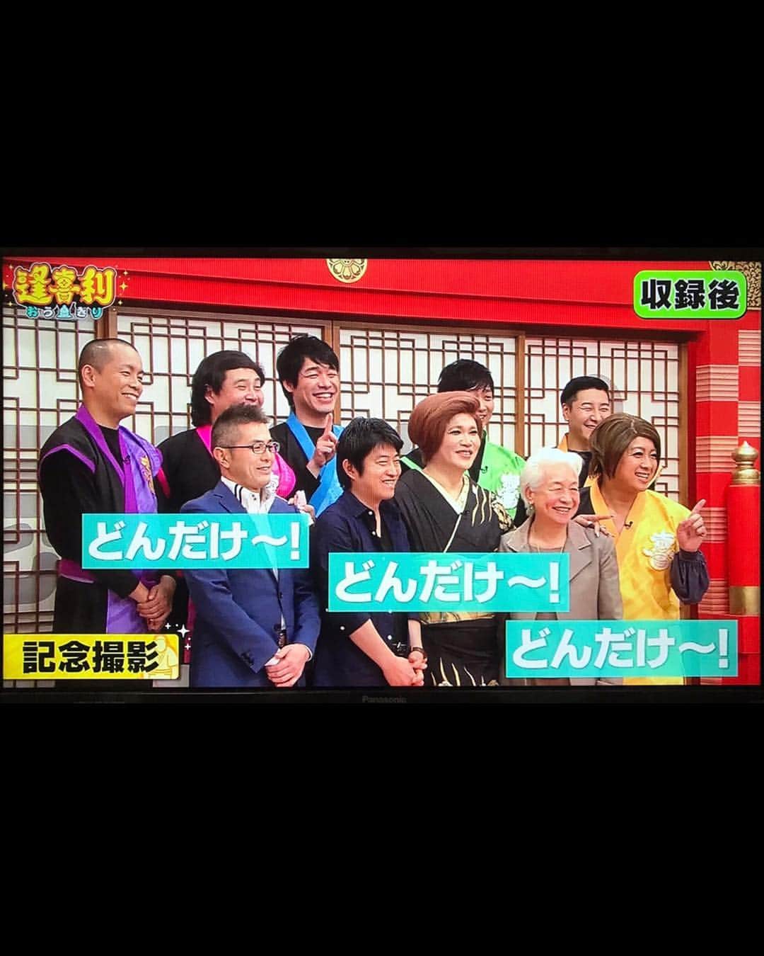 鈴木暁昇のインスタグラム：「* ◆逢喜利出演〜TV appearance◆ * IKKOさんの師匠で、私が最も尊敬する書道家・金敷駸房先生のご依頼で日本テレビ系列放送の逢喜利に出演しました。 * 金敷先生よりIKKOさんのくせ字を矯正してほしいとのご依頼でした。 * IKKOさんはとても優しく気遣いが本当に素晴らしい方でした。金敷先生のご依頼でしたので粗相無きよう緊張しながら対応しました。 * この経験を次に活かしていきたいと思います。 * I appeared as a calligrapher in a Japanese comedy TV program. I would like to make use of this experience next time. * ************************ 鈴木曉昇著『百人一首で美文字練習帳』『極める！基礎習字練習帳』『筆ペン練習帳』他アマゾン他書店にて各種発売中。 ************************ #書道 #鈴木曉昇 #和 #wabisabi #calligraphy #筆文字 #artistic #硬筆 #ペン字 #beautiful #chinesecalligraphy #japanesecalligraphy #墨 #sumi #書法 #japan #手書き #美文字 #手書きツイート #オリンピック #Olympic #japaneseculture #日本 #chineseculture #書道パフォーマンス」