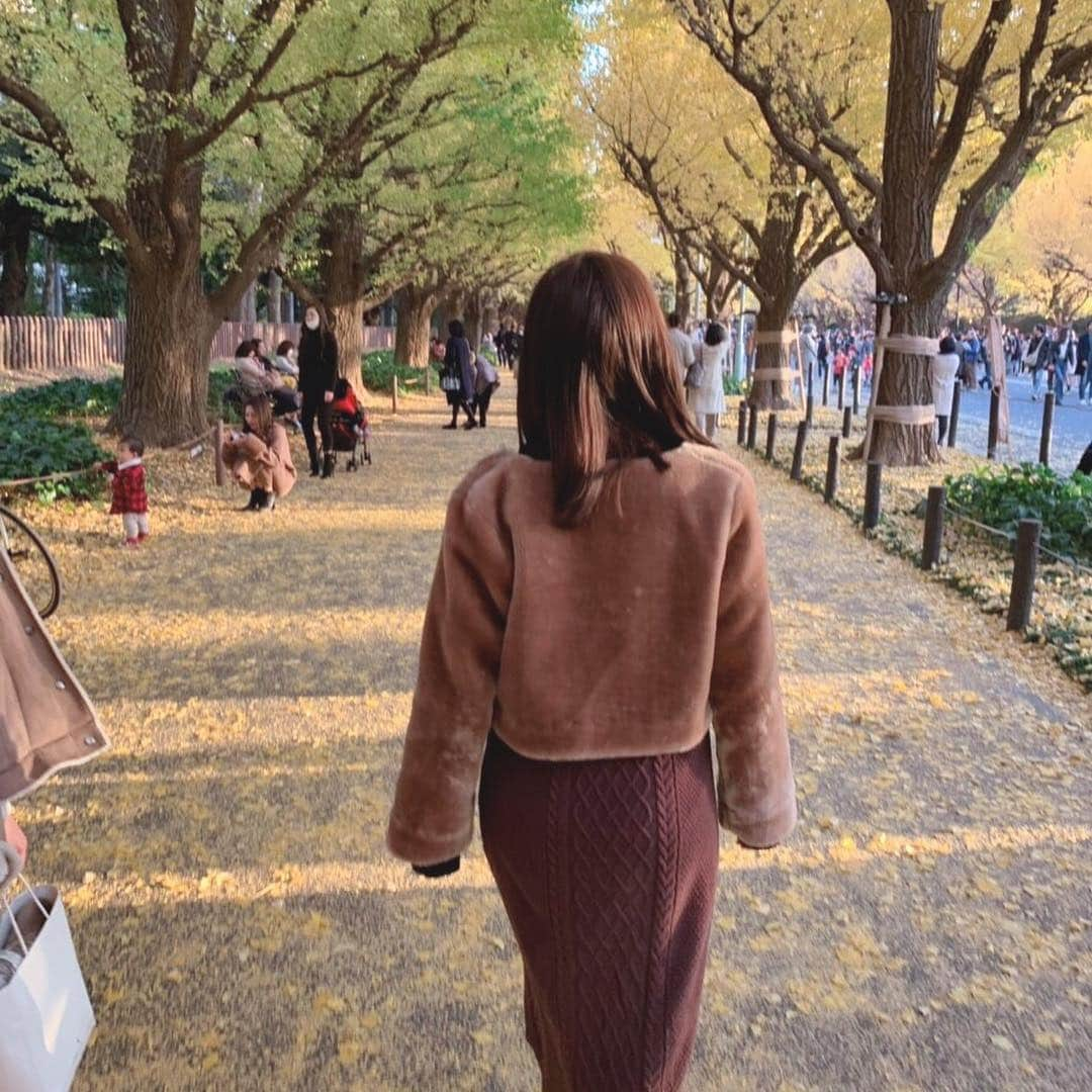 山田菜々さんのインスタグラム写真 - (山田菜々Instagram)「いちょう祭りへ🍁 初めてのいちょう祭りは楽しかった🏮 季節を楽しみながら年を重ねたいものです☺️❤︎ #いちょう祭り #いちょう並木 #銀杏並木 #外苑前いちょう並木 #🍁」11月30日 21時17分 - tannana.yamada