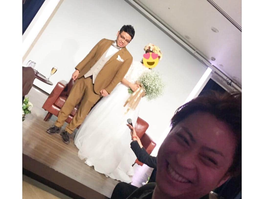 上田純樹さんのインスタグラム写真 - (上田純樹Instagram)「ミキ昴生さんの 結婚式二次会に行かせてもらいました！末永くお幸せに😌  #幸せそうでいい写真 #ポスターカード可愛い #気付いたら29期さんの席にいました #永遠の就活感 #あいつスーツは綺麗けど靴めっちゃ汚いやんと爆笑してる子安さん #ミキ #ミキ昴生 さん」11月30日 21時16分 - raionerutousan