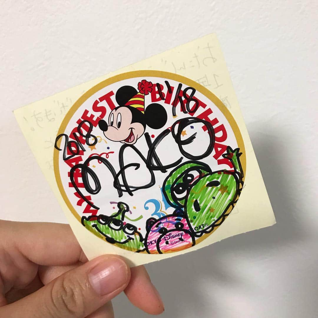 奥仲麻琴さんのインスタグラム写真 - (奥仲麻琴Instagram)「キャストさんが描いてくれたバースデーシール可愛くって勿体無くて貼れない☺︎優しいキャストさんだった☺︎嬉しい☺︎ #tokyodisneyland #ハピエストサプライズ」11月30日 22時09分 - okunaka_makoto