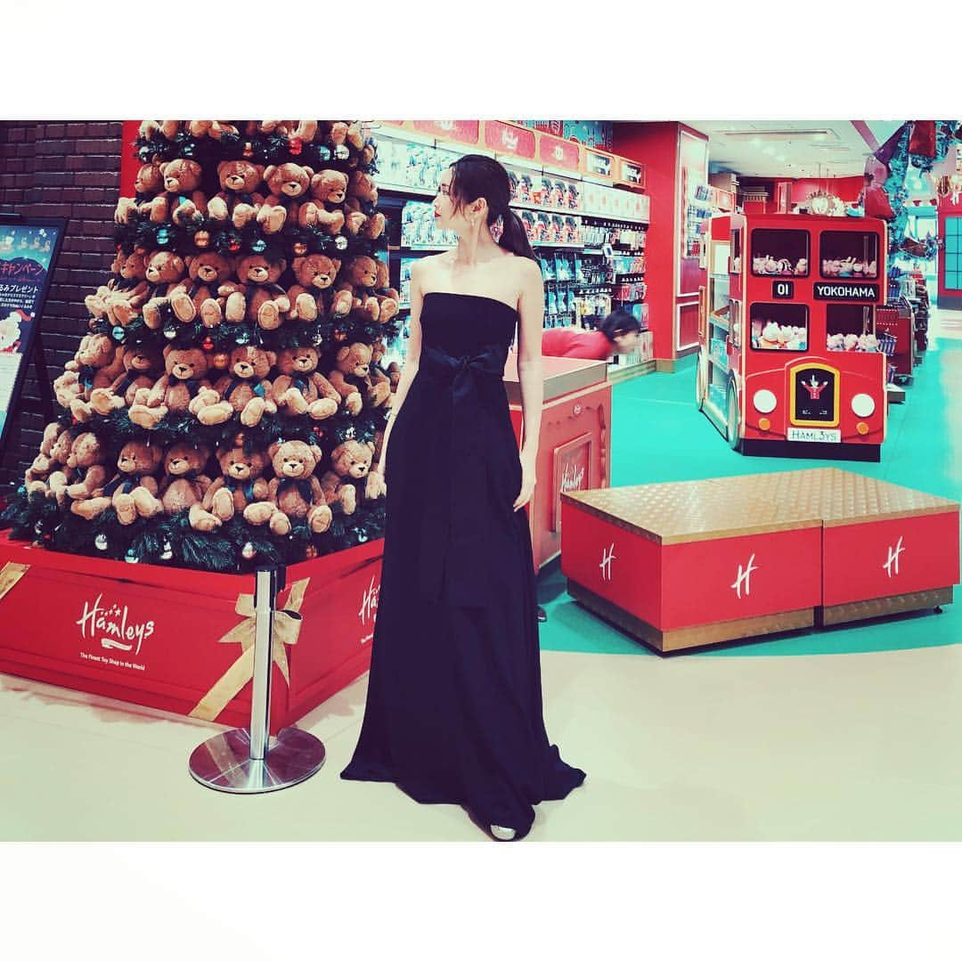 紗栄子さんのインスタグラム写真 - (紗栄子Instagram)「🌹 dress #rochasofficial  pierce #graff shoes #christianlouboutin」11月30日 22時49分 - saekoofficial