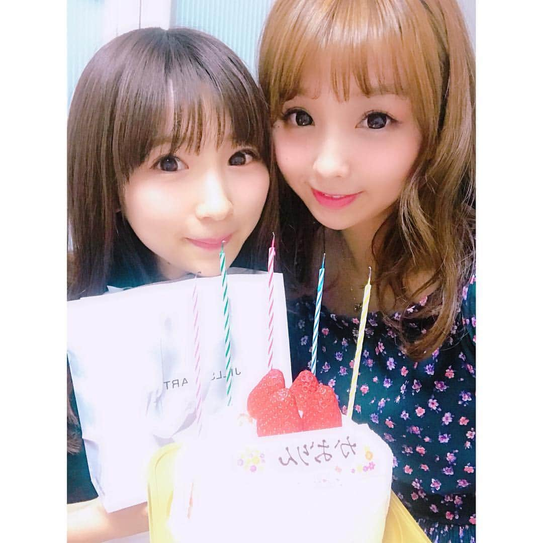 岩村捺未さんのインスタグラム写真 - (岩村捺未Instagram)「だいすっきな友達の お誕生日🎂❤️ 最初はご飯たべにいこー！て 言ってたんだけど、親友ちゃんが鍋作ってくれて鍋パ🥘❤️ おいしかったあ😋❤️ 女４人でテキーラとストロングのんでべろべろ🤣👏 かおりんおめでとう😋 かおりんはココディールの店長さん🐝🌈 かわいいねかわいいねかわいいね😍」11月30日 23時14分 - iwamuranachu