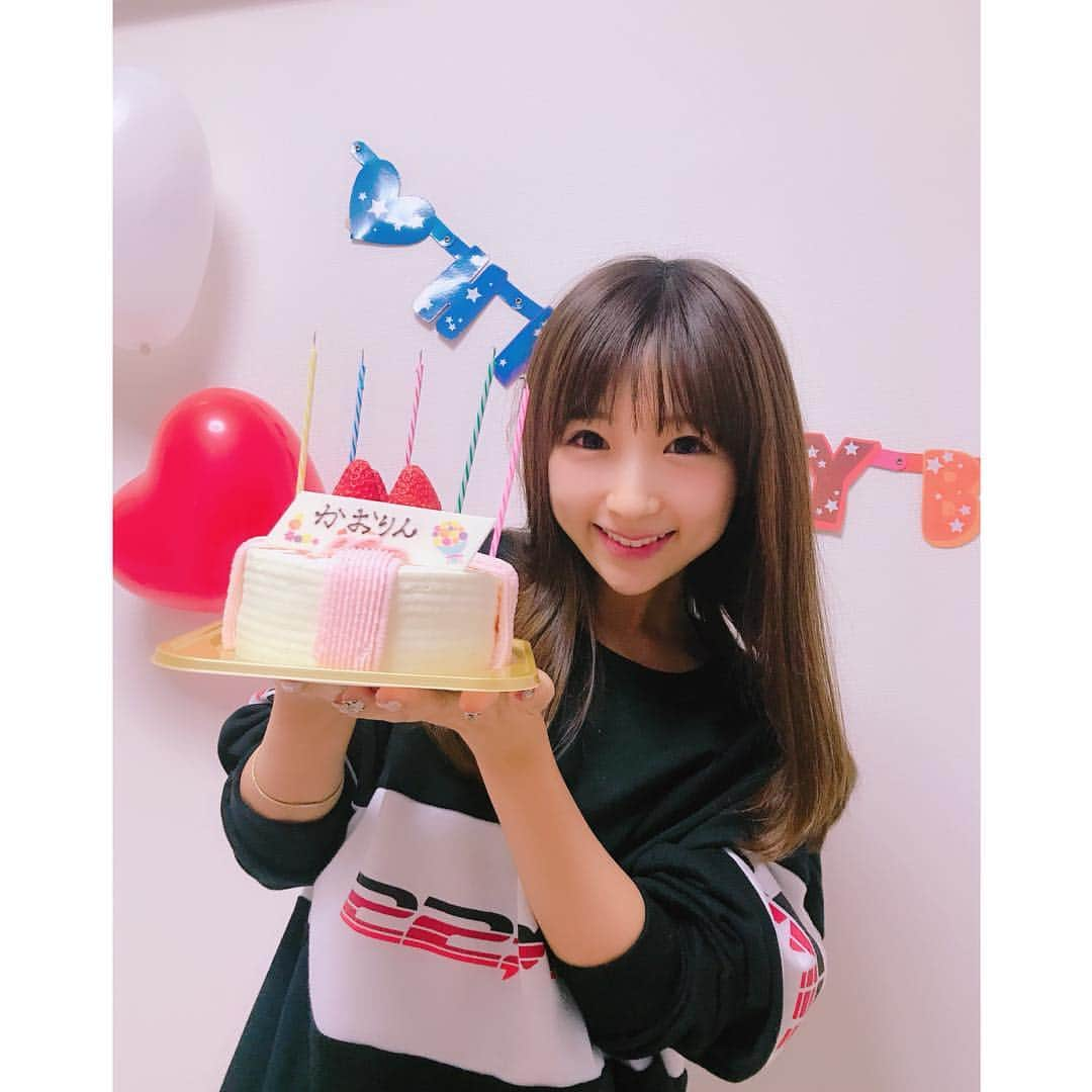 岩村捺未さんのインスタグラム写真 - (岩村捺未Instagram)「だいすっきな友達の お誕生日🎂❤️ 最初はご飯たべにいこー！て 言ってたんだけど、親友ちゃんが鍋作ってくれて鍋パ🥘❤️ おいしかったあ😋❤️ 女４人でテキーラとストロングのんでべろべろ🤣👏 かおりんおめでとう😋 かおりんはココディールの店長さん🐝🌈 かわいいねかわいいねかわいいね😍」11月30日 23時14分 - iwamuranachu