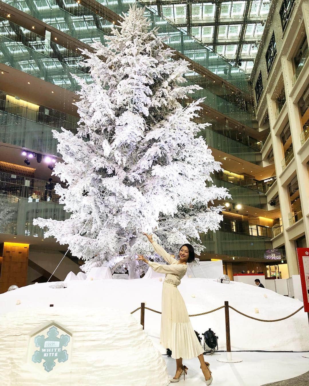 畠山愛理さんのインスタグラム写真 - (畠山愛理Instagram)「昨日のイベント会場にはこんな 大きくて素敵なクリスマスツリーが🎄 ちょっと新体操っぽく撮ってみました🤸‍♀️ ・ ・  #クリスマスツリー」11月30日 23時19分 - airihatakeyama