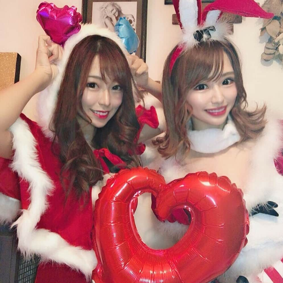 雛姫愛さんのインスタグラム写真 - (雛姫愛Instagram)「れんとクリスマスパーティーしたときのっ  ちゃっかりサンタコスした( ´ ꒳ ` )わら  もう何年れんとクリスマス 一緒に過ごしてるんだろ わら  今年も楽しかった♡  #2018 #平成最後のクリスマス #れんまな」12月30日 4時10分 - mana_hinaki