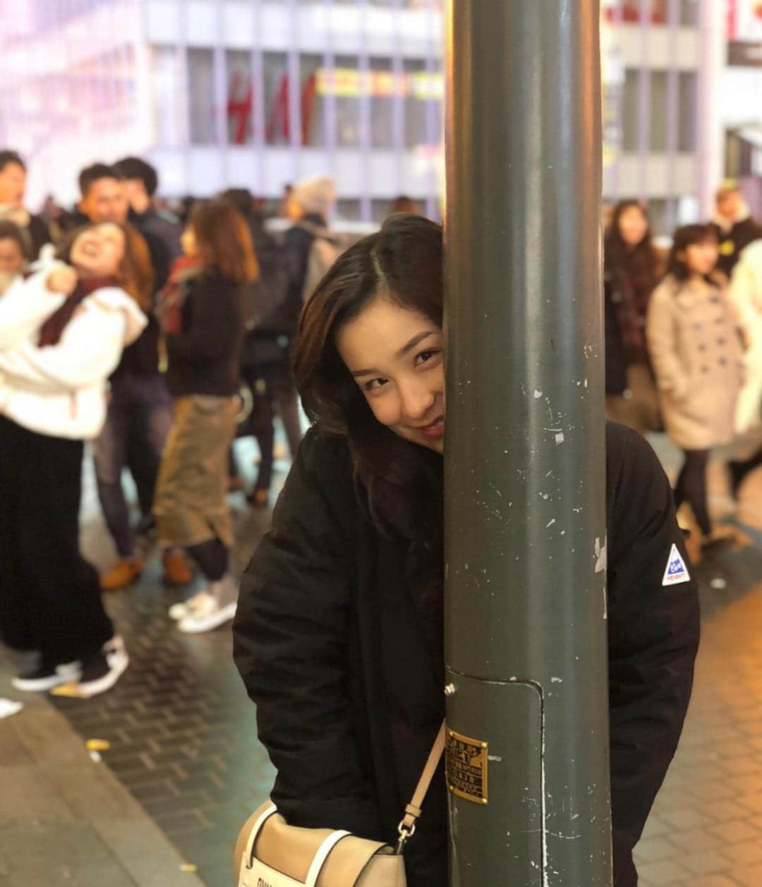 のインスタグラム：「. 昨日は大阪に行ってきました🐙✨ 美味しいお寿司が食べられて幸せすぎました🤤💖 昨日も変わらずめっちゃ寒いし、みなさん年末風邪引かないように気をつけましょうね😷🤒🤧 . 今日もプロフィールのURLから投票よろしくお願いします🙇🏻‍♀️💓 . #ミスオブミス#ミスコレ#ミスキャンパス同志社女子#同志社女子大学#ミスキャンパス#ファイナリスト#ミスキャン#グランプリ#大学生#京都#奈良 #miss#missofmiss#campus#misscampus#dwc#dwcla#finalist#university#kyoto#nara#japan」