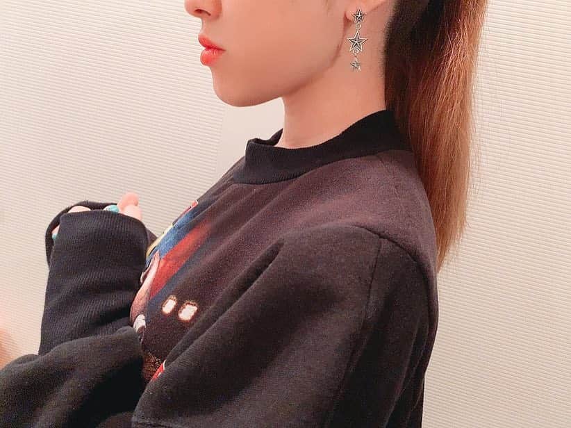 山本真凜さんのインスタグラム写真 - (山本真凜Instagram)「クリスマスプレゼント🎄💫 欲しかったのばっかり☺️あざす。 ずっと欲しかったKENZOのアイパレットの中身は新しいほうのアカウントに載せてるから見て〜 @marin_yamamoto_611 ↑ フォローもよろしくお願いします🙏  #christmaspresent #codysanderson #piercing #star #sabon #bodyscrub #bodylotion #kenzo #kenzoworld #eyepalette #eyemakeup #eyeshadow」12月29日 20時58分 - marin_yamamoto_