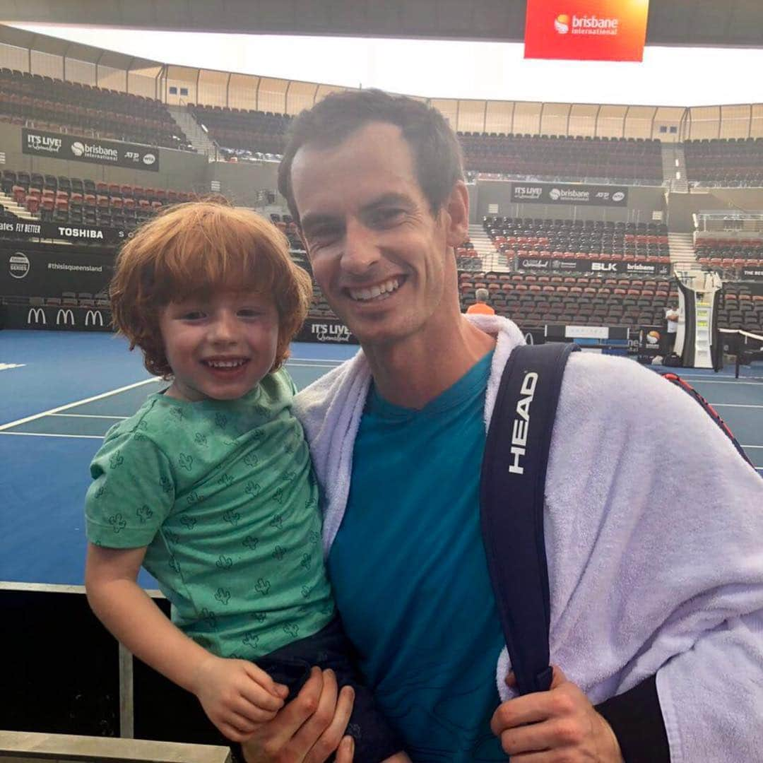 アンディ・マレーさんのインスタグラム写真 - (アンディ・マレーInstagram)「Met a young tennis fan after training in Brisbane today.. @johnnyhm little nephew Archie...Surely must have some Scottish blood in him with that Red Hair 🙂」12月29日 22時05分 - andymurray