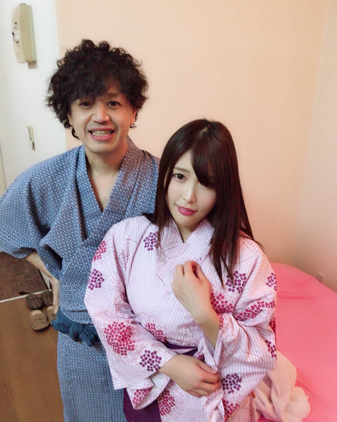 新村あかりのインスタグラム：「昨日はヴァンアソシエイツさんで撮影していただきました( ＾∀＾) 天馬ハルさんに縛っていただきとても貴重な体験をしたのと同時に、ハルさんの悪魔のような笑顔が忘れられません笑 また縛っていただけますように✨ ありがとうございました♡」