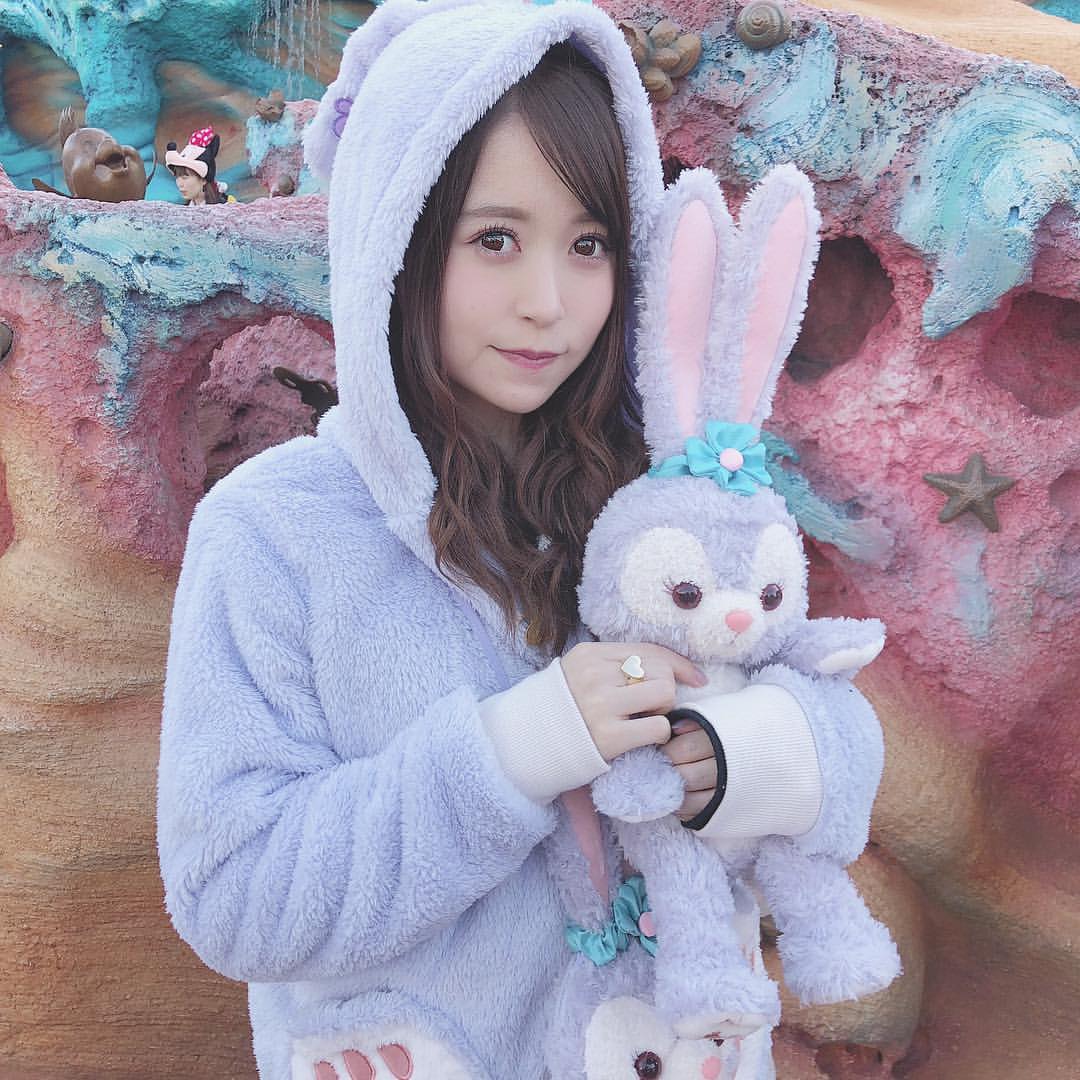 冨吉明日香さんのインスタグラム写真 - (冨吉明日香Instagram)「🐰🐰🐰💸 . . 先日行ったディズニーシーの写真 ちょっとずつ載せていきます…❤︎ . #disneysea #christmasdisney  #ディズニー #ディズニーシー  #ディズニーコーデ  #ステラルー #ステラルーコーデ」12月25日 23時05分 - tomiyoshi_920