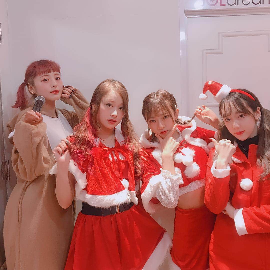 Caratさんのインスタグラム写真 - (CaratInstagram)「メリークリスマス 🎄✨明日は年内ラストのライブです！！Caratは19時ごろ出演予定です！お待ちしております🙋🏻‍♀️」12月25日 23時15分 - carat_ue