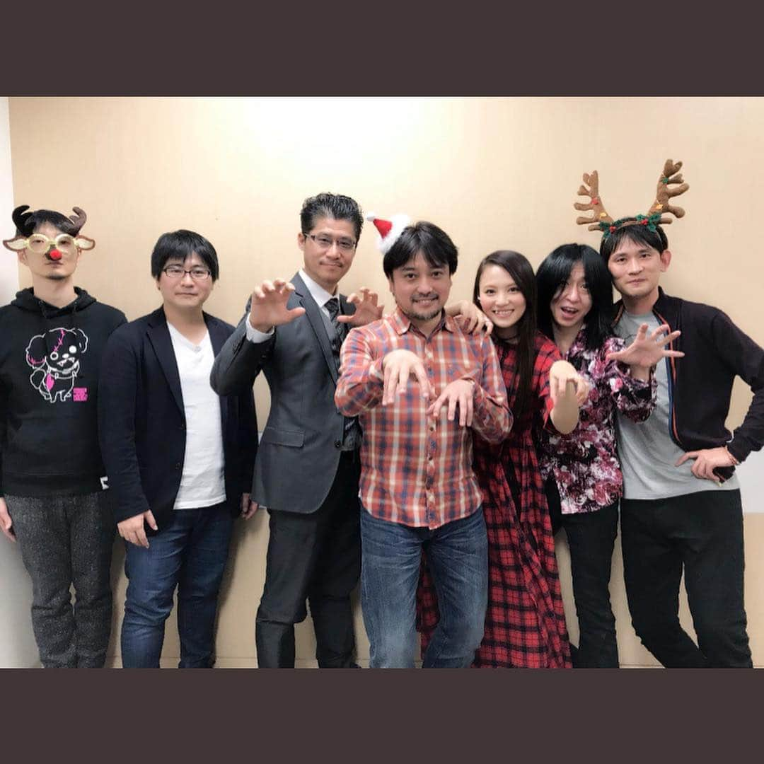 田野アサミさんのインスタグラム写真 - (田野アサミInstagram)「🧟‍♀️🧟‍♀️🧟‍♀️🧟‍♀️🧟‍♀️. ゾンビランドサガ上映会イベント🎄 楽しかったー！ そして皆の顔が隅々までしっかり見えた😭🙏🏻❤️ クリスマス🎄のイベントにも関わらず満員御礼だったね、 本当素敵な時間とクリスマスになりましたかね？ 私は最高に素敵な時間となりました。 ありがとうございました💋 角川さんの会場も素敵！あそこ好きで舞台に立てたのが嬉しかったです💓 小山さんが男前スーツそして私はクリスマスカラーチェック🎅 #クリスマス#ゾンビランドサガ#zombielandsaga #小山剛志 さん #高梨康治 さん #田野アサミ」12月25日 23時33分 - tano_asami