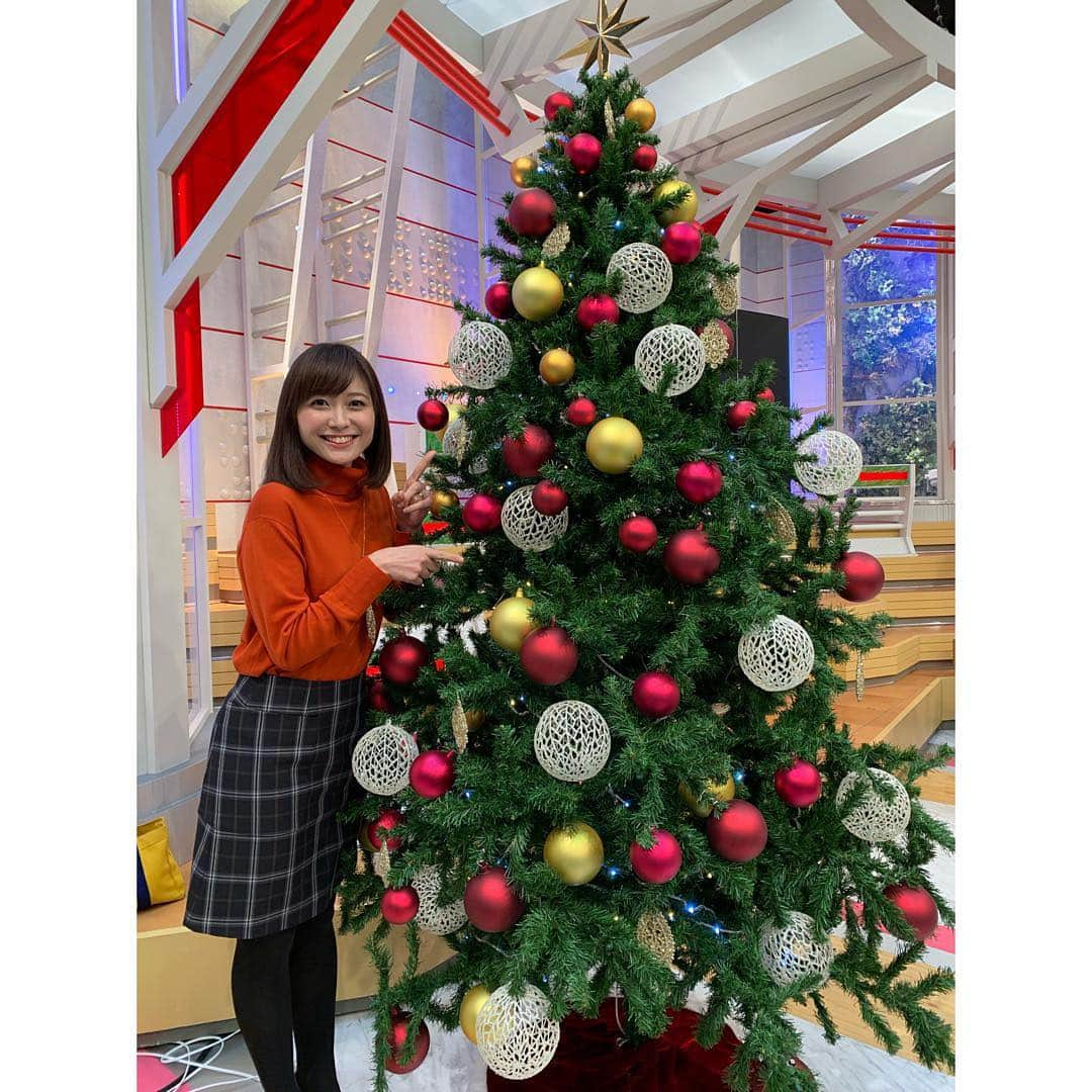 久冨慶子さんのインスタグラム写真 - (久冨慶子Instagram)「今日の衣装は @plst_official  でした🎄 スタジオのツリーと🎅 オレンジのニットでちょっとクリスマスを意識したコーディネートでした✨✨ ＊ ＊ #テレビ朝日 #スーパーjチャンネル #久冨慶子 #アナウンサー #衣装」12月26日 0時08分 - keiko0hisatomi