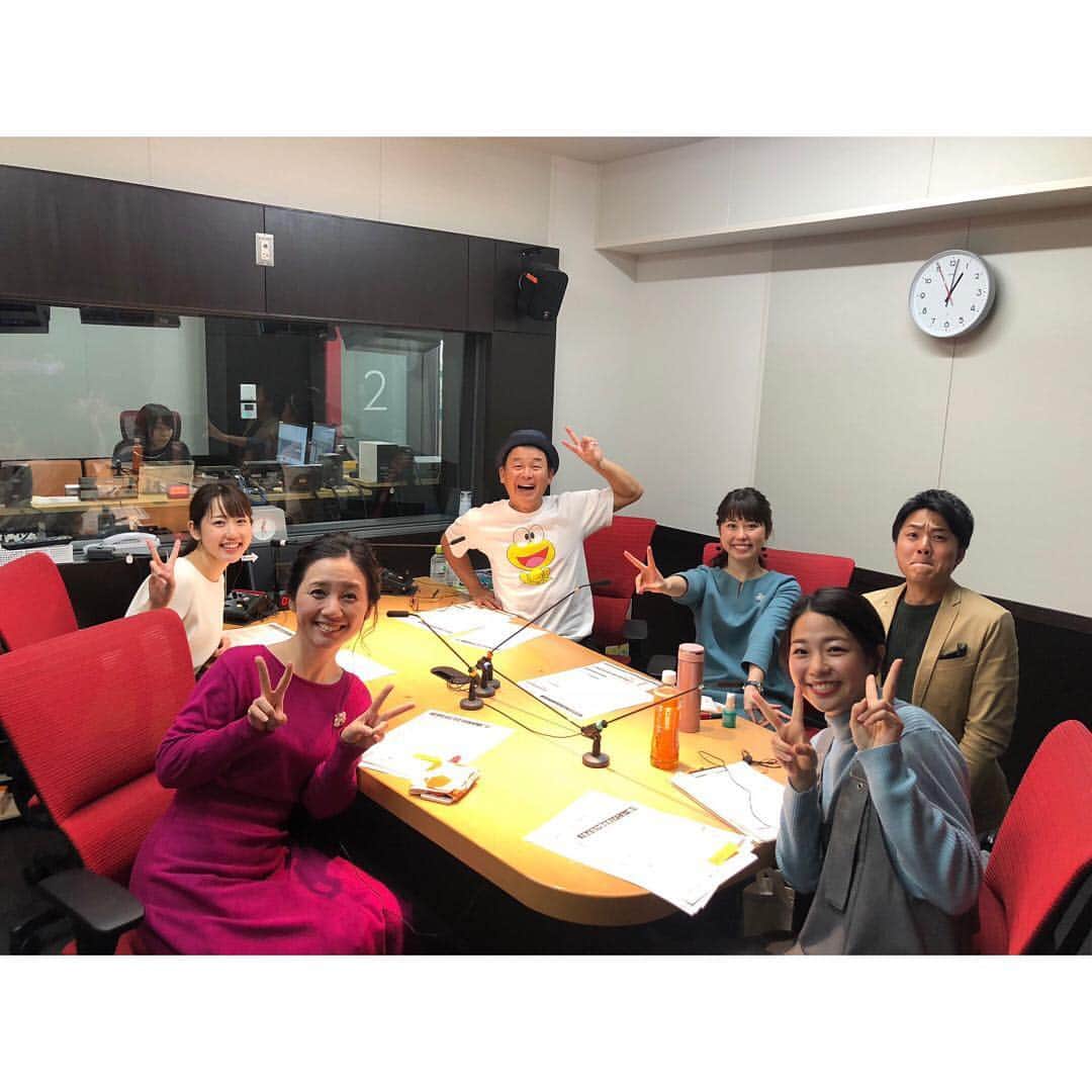 河村綾奈のインスタグラム：「「RCC ラジオ チャリティーミュージックソン」24時間の特別番組が今年も無事に終わりました。 目の不自由な方に音の出る信号機を、そして豪雨災害の被災地に福祉機器を贈るため、皆さんに募金をお願いするものです。 公開生放送に参加してくださった皆さん、ラジオで応援してくださった皆さん、これからタイムフリーで聴いてくださるという皆さん、ありがとうございます😊 少しでも楽しんでいただけていますように。 ミュージックソンを通じて、私も誰かのサンタさんになれたらいいなと思います。 これまでに400万円を超える浄財をいただいています。ありがとうございます。 募金は、引き続き 来年の1月31日まで受け付けていますので、みなさまのご協力をどうぞよろしくお願い致します。 #RCC #ラジオ #チャリティーミュージックソン 木琴、本番の最後の最後で失敗しました。練習ではうまくいったのに。 ガッカリでーす！」